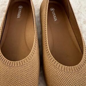 Vivaia Aria Pointed Toe Ballet Flats (EU Size 40.5)